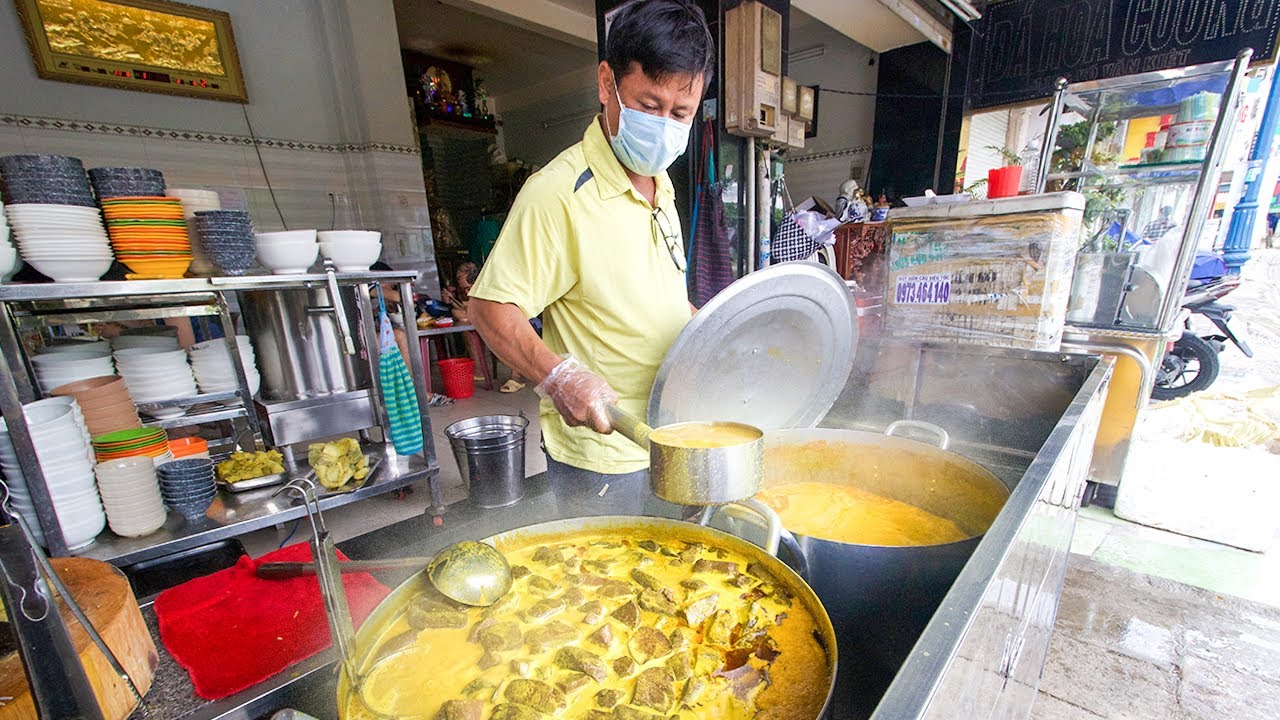 FAMILY Style VIETNAMESE Curry (Is it better than your mom's!?) | Vietnamese Street Food