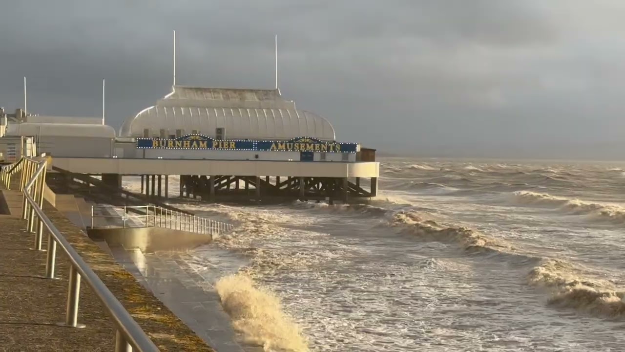 Stormy seas in Burnham-On-Sea (Burnham-On-Sea.com)