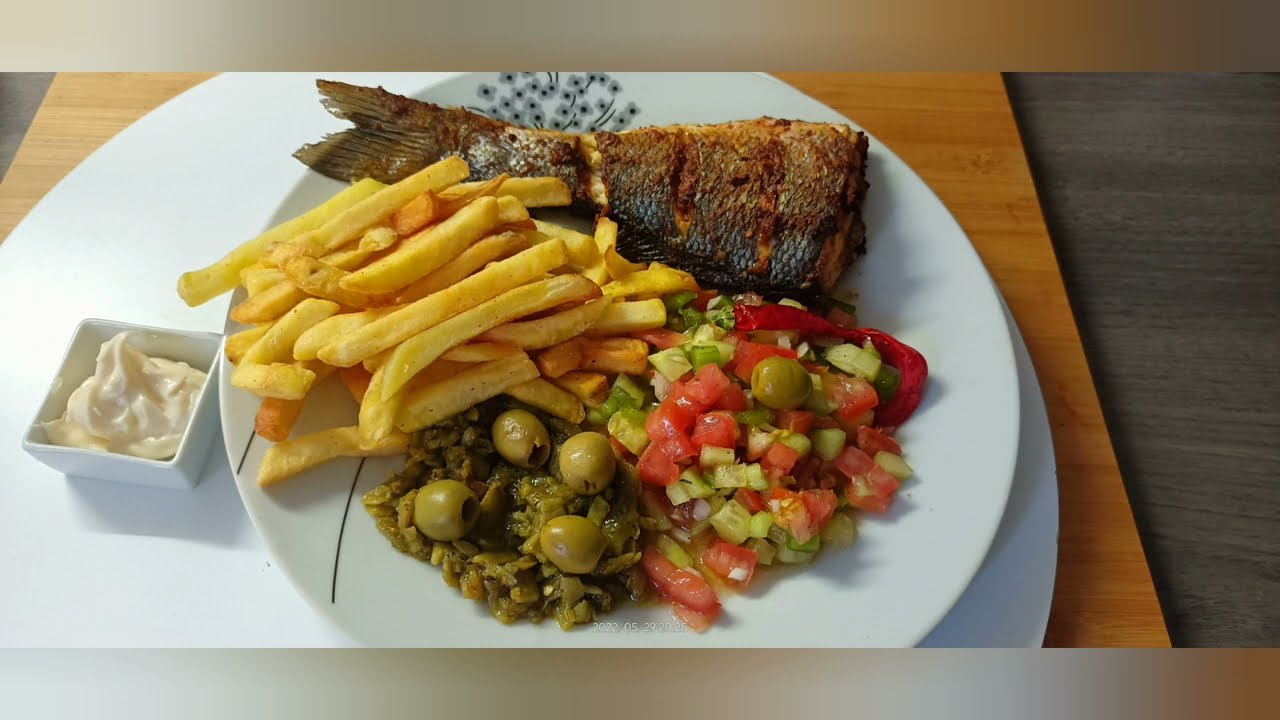 حوت مشوي في الفور وسر التتبيلة مع تنظيف  السمك مع سلاطة تونسية#