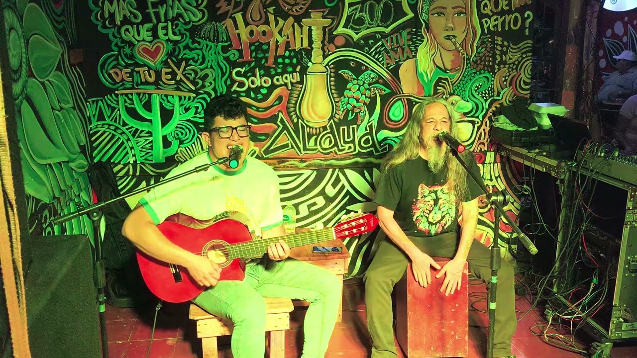 Nica en costa rica Alejandro Mejia versión acústica en ALAYA Masaya 