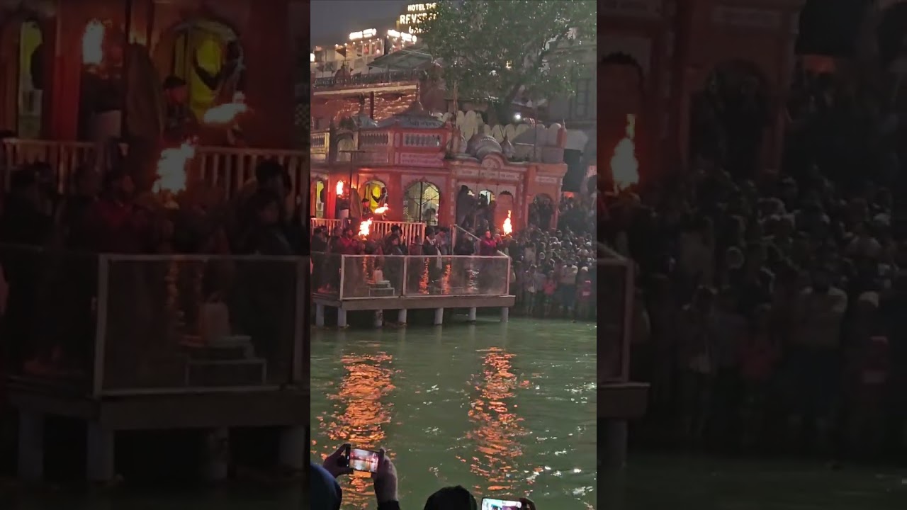 हरिद्वार हरकीपौड़ी की विश्वप्रसिद्ध माँगंगा आरती देखनेके लिए लोग देशविदेश से आते हैं 1 जनवरी 2025