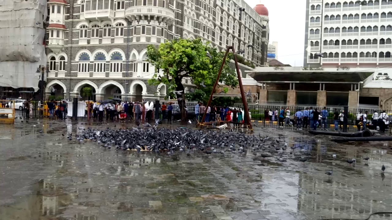 a rainy day near hotel taj