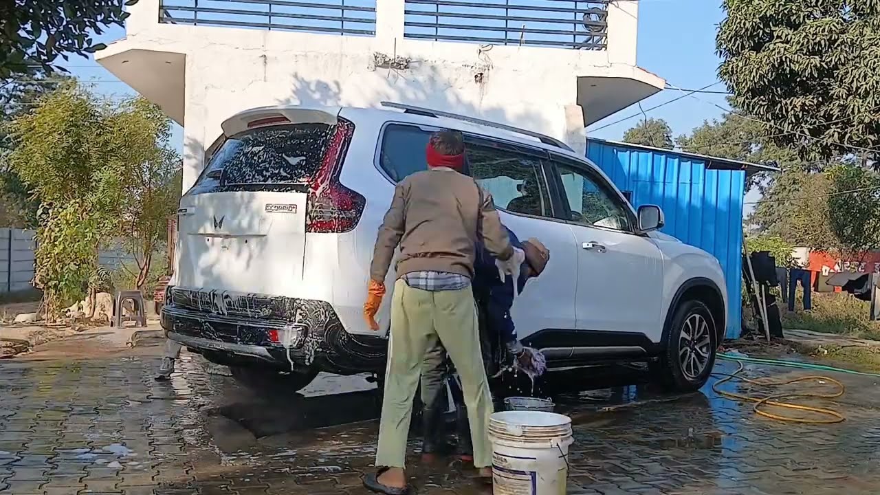 Mahindra Scorpio car woss