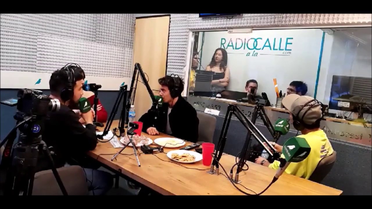 Reto Extremo: MYΛ tiene que contestar 100 preguntas en 5 minutos, ¿lo conseguirán?