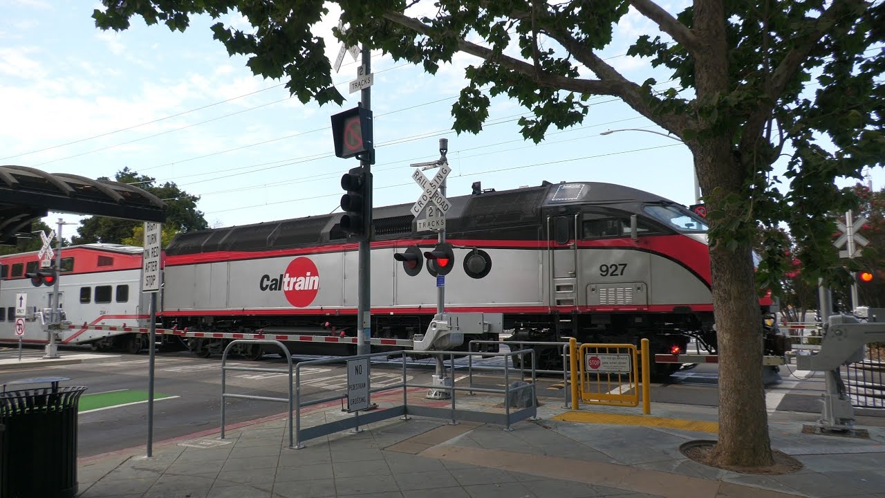 Caltrain JPBX 117 North - Castro St. Railroad Crossing (Mountain View, CA)
