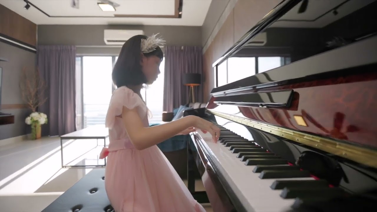 Athina plays the Pearl River PE121.