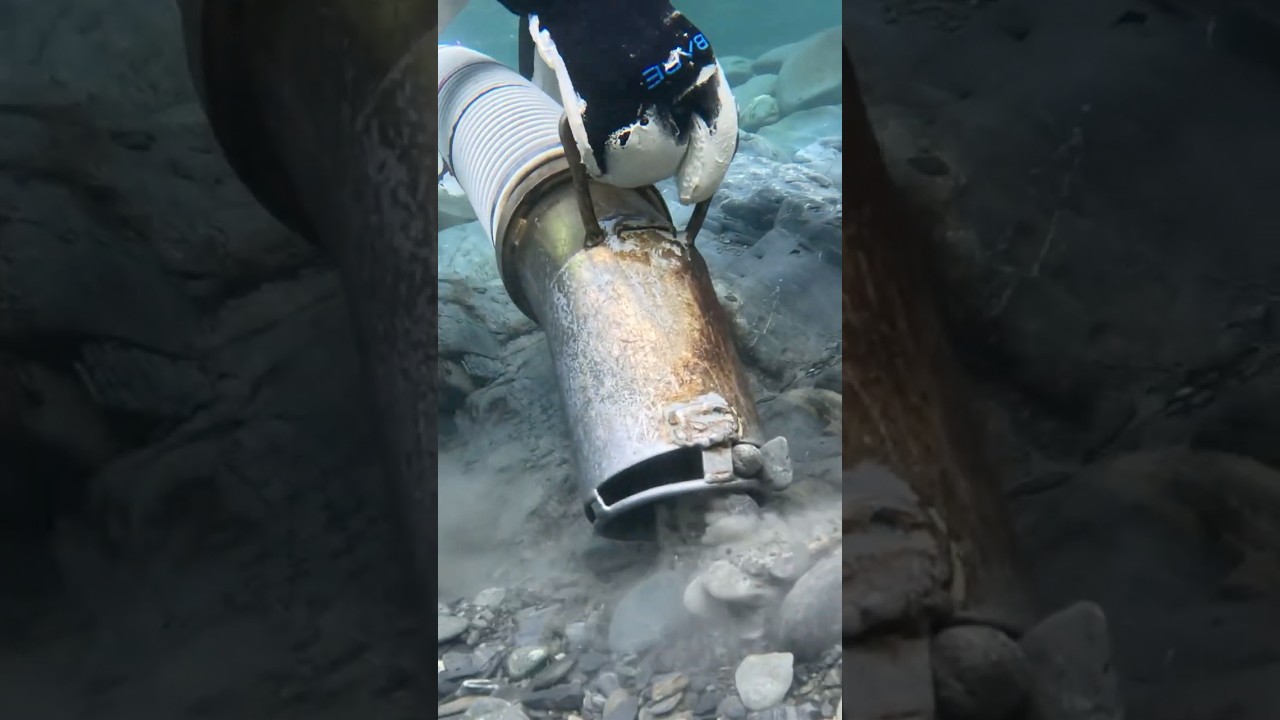 Dredging shallow bedrock. Gold Mining on Alaska. #dredging  #goldmining #goldrush