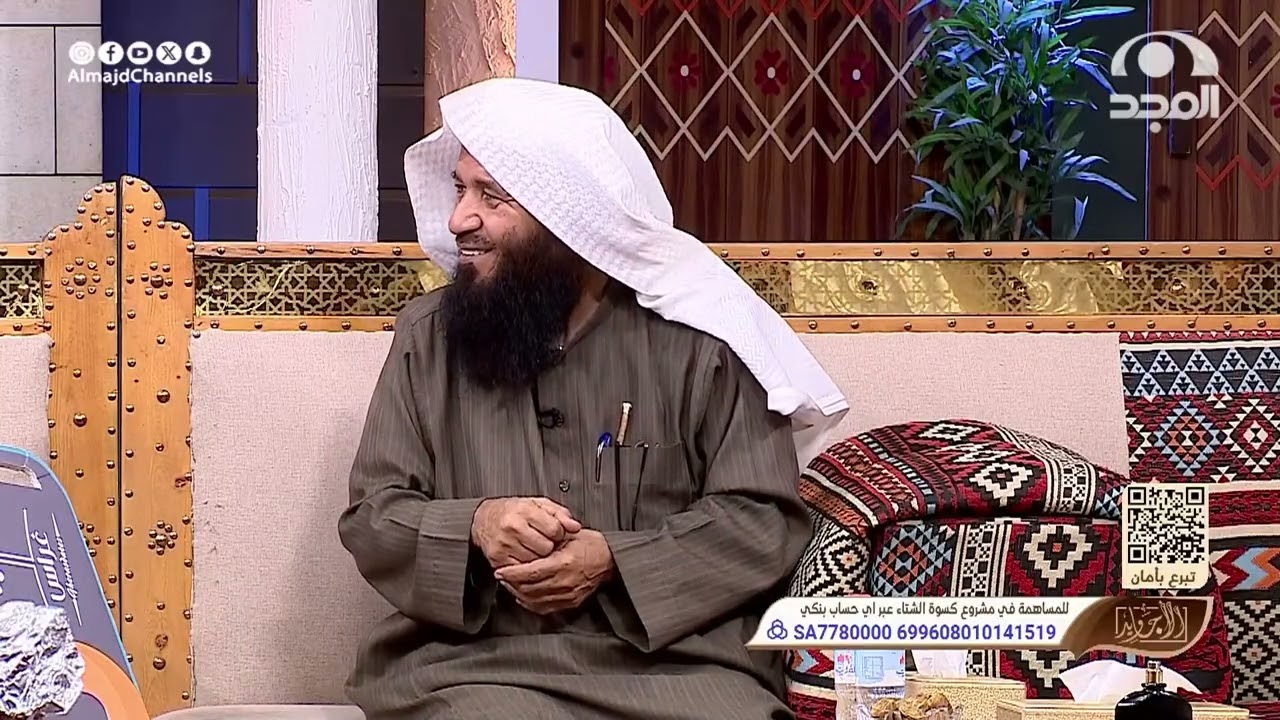 ثعبان ميت بجانب خلية نحله والنحل مغطي عليه فهكذا أصبح لون العسل بعد عصره صدمة! محمد المسعود