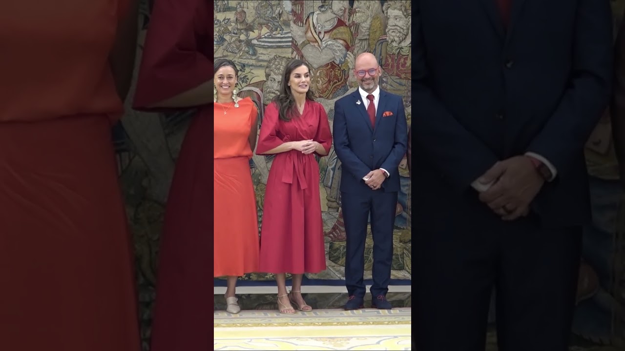 Letizia vuelve a escoger el rojo para una intensa jornada de trabajo en Zarzuela