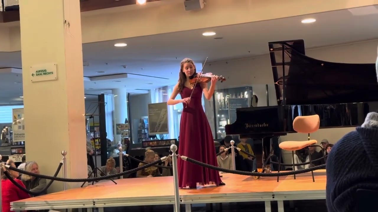 Kira Elisabeth Koch at Lunchconcert in Berlin Philharmonic Hall - Bach, Partita d-minor
