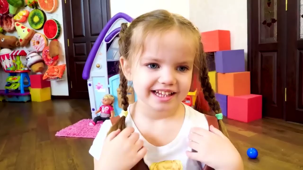 👶 Jeux comme maman avec poupées pour fille. Histoires de Maya et sa Baby Born Lina.