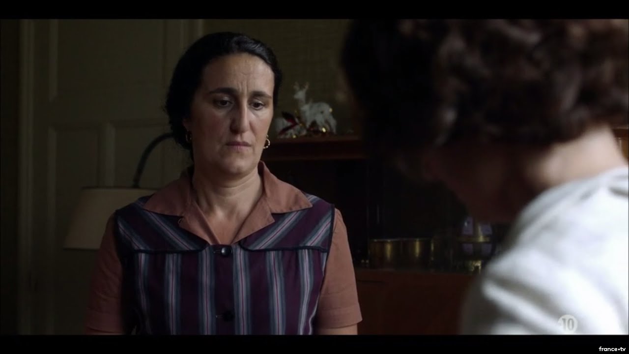 Sarah Bensoussan- extraits série Speakerine( France 2)