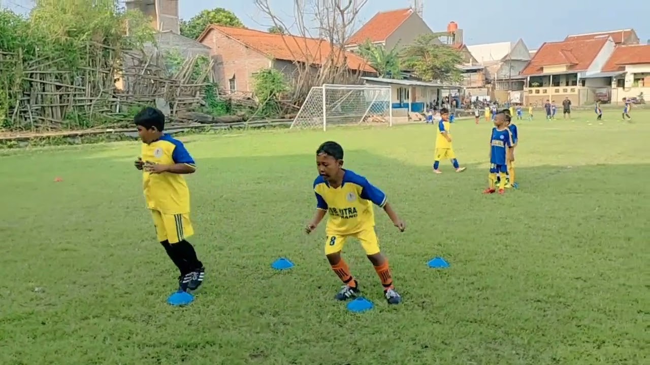 Nadhif berlatih sepakbola bersama SSB MITRA SEMARANG U10