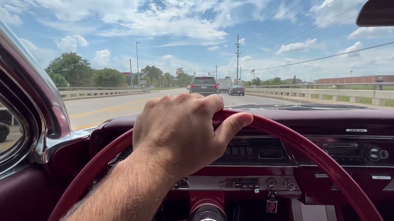 Видео вождения Oldsmobile Starfire Coupe 1962 года