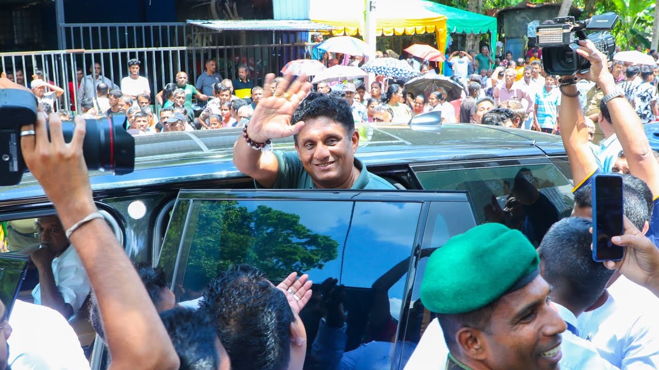 මේ රජයේ උද්දච්චකමයි හීනමානයයි නිසා රට දිගින් දිගටම අගාධයට යන එකයි වෙන්නේ.