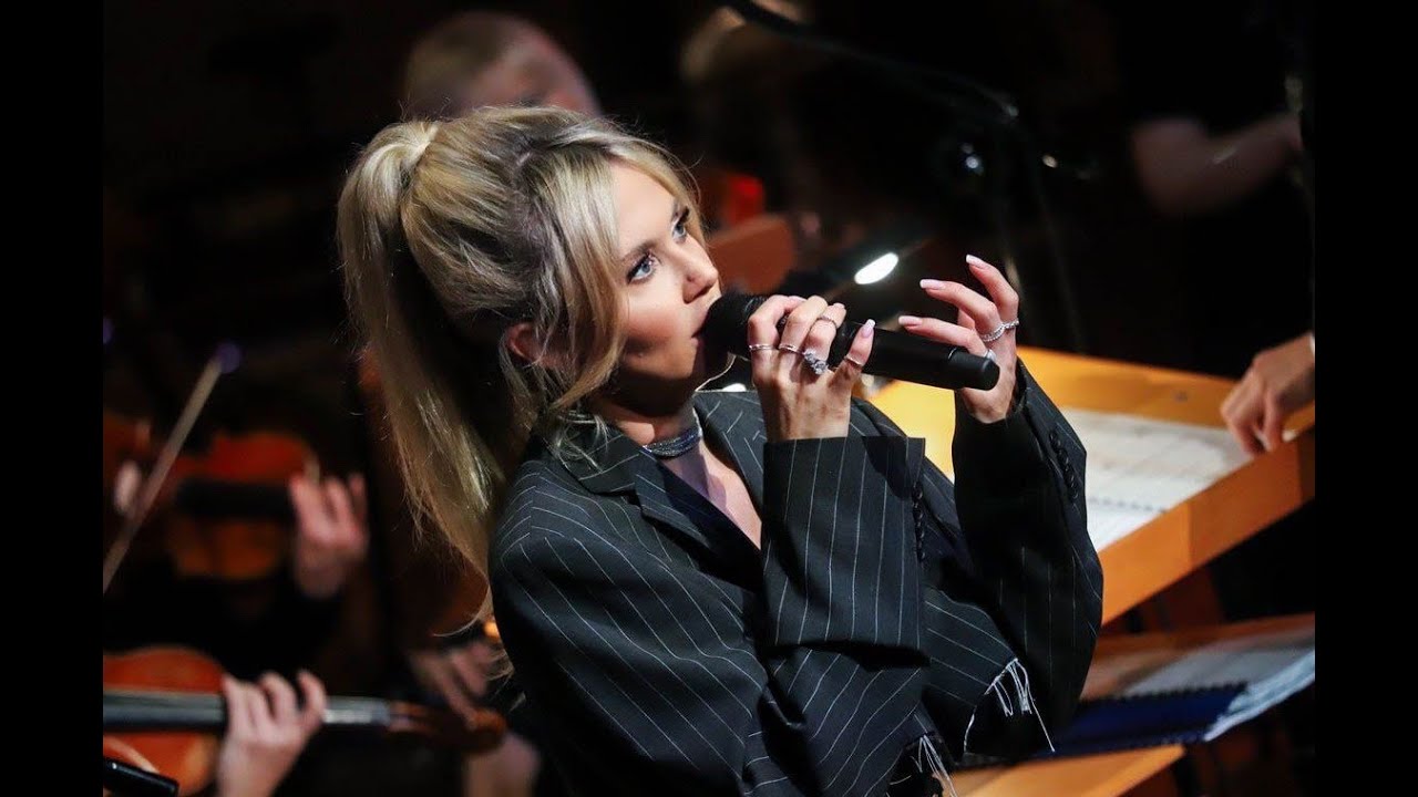 Kasia Moś & Orkiestra Symfoniczna Filharmonii Dolnośląskiej - Odchodząc (Republika)