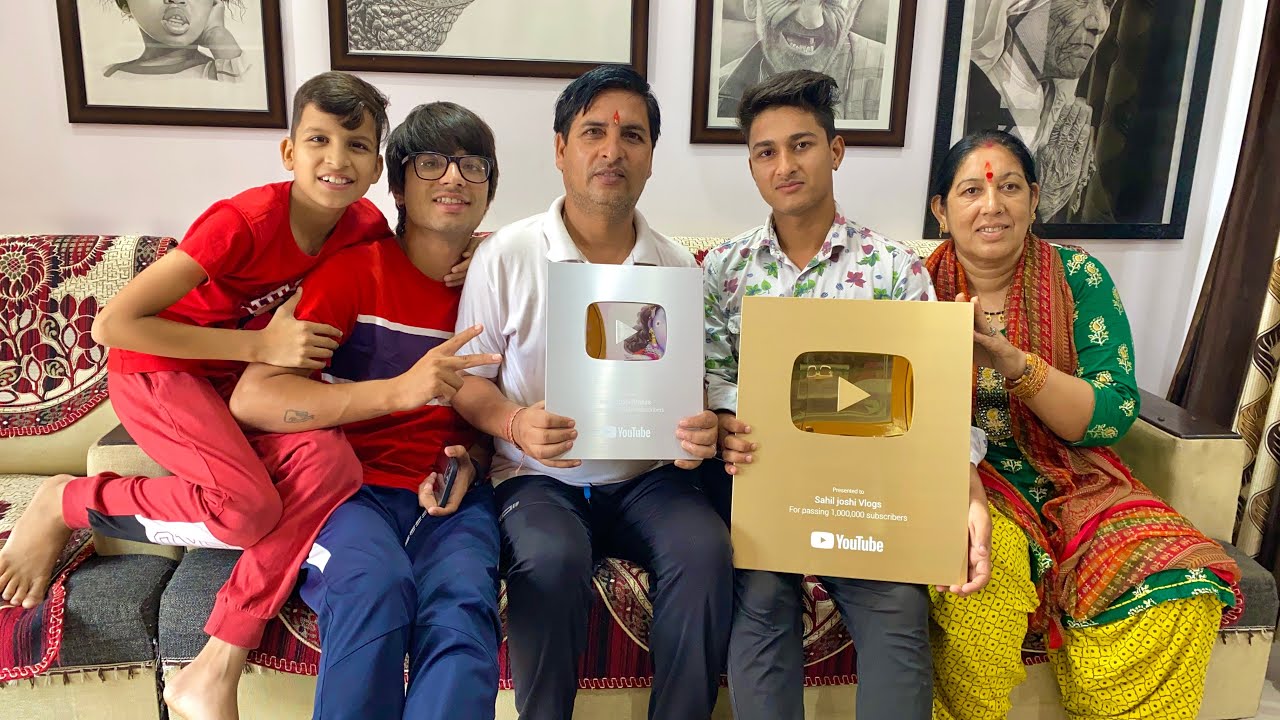 Finally golden play button aa hi gya 😍