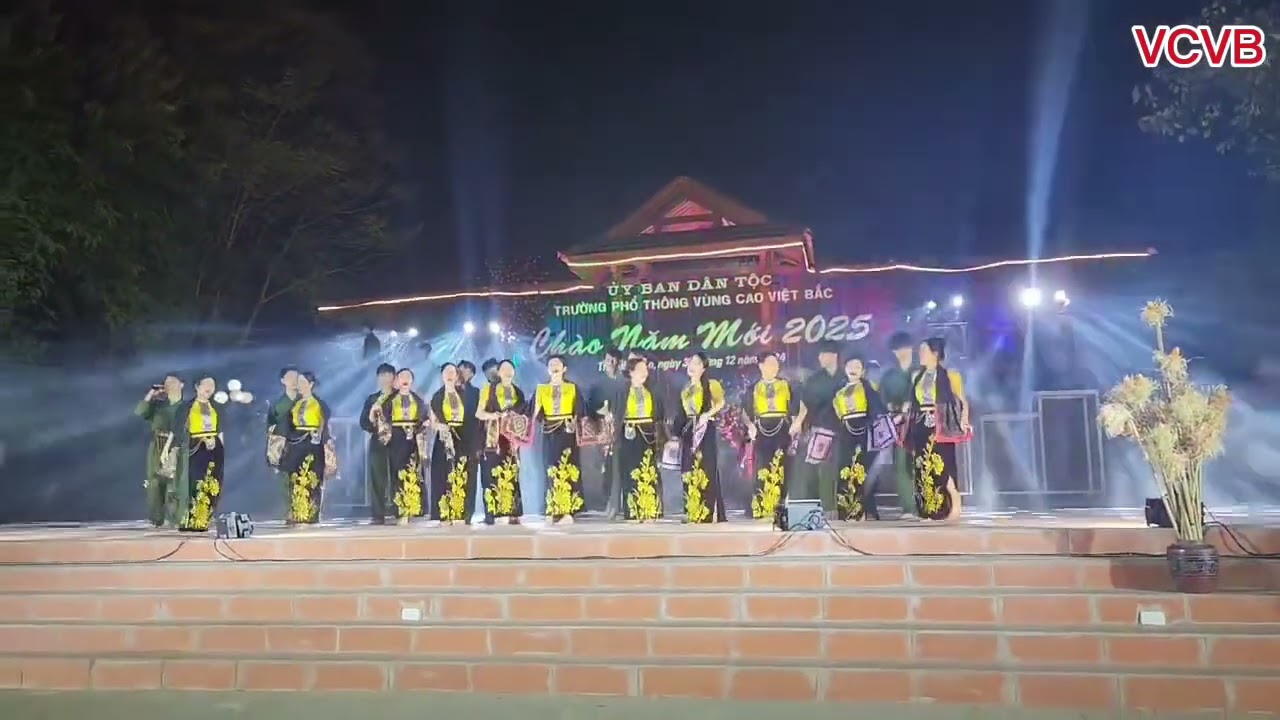 CHIẾC KHĂN PI&Ecirc;U-Anh t&agrave;i VCVB