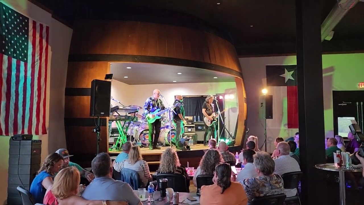 Twin Canyons Ranch - Black Star Bar & Grille