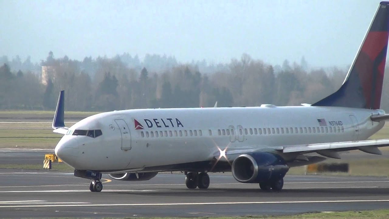 Buddy On Board: Delta Air Lines N3764D 737-800 Takeoff Portland Airport (PDX)