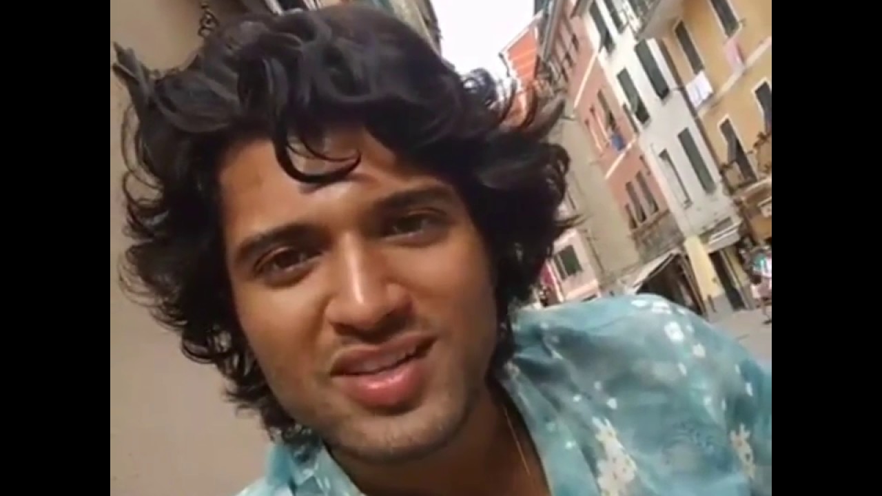 Arjun Reddy Movie Hero Vijay Devarakonda live with fans
