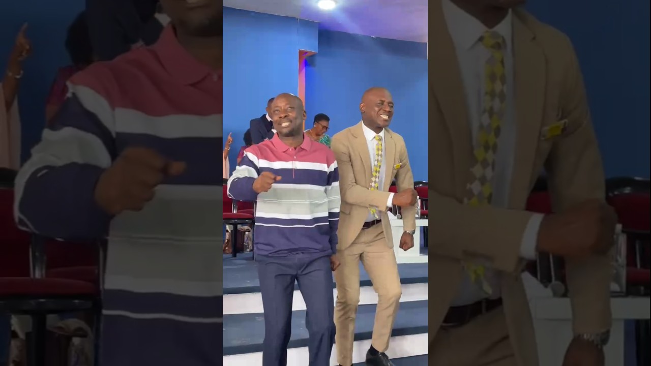 ASKOFU GWAJIMA AKICHEZA WIMBO - NITAAMINI WAKATI WA IBADA YA KUMSIFU MUNGU JUMAPILI  ya 11 May 2025