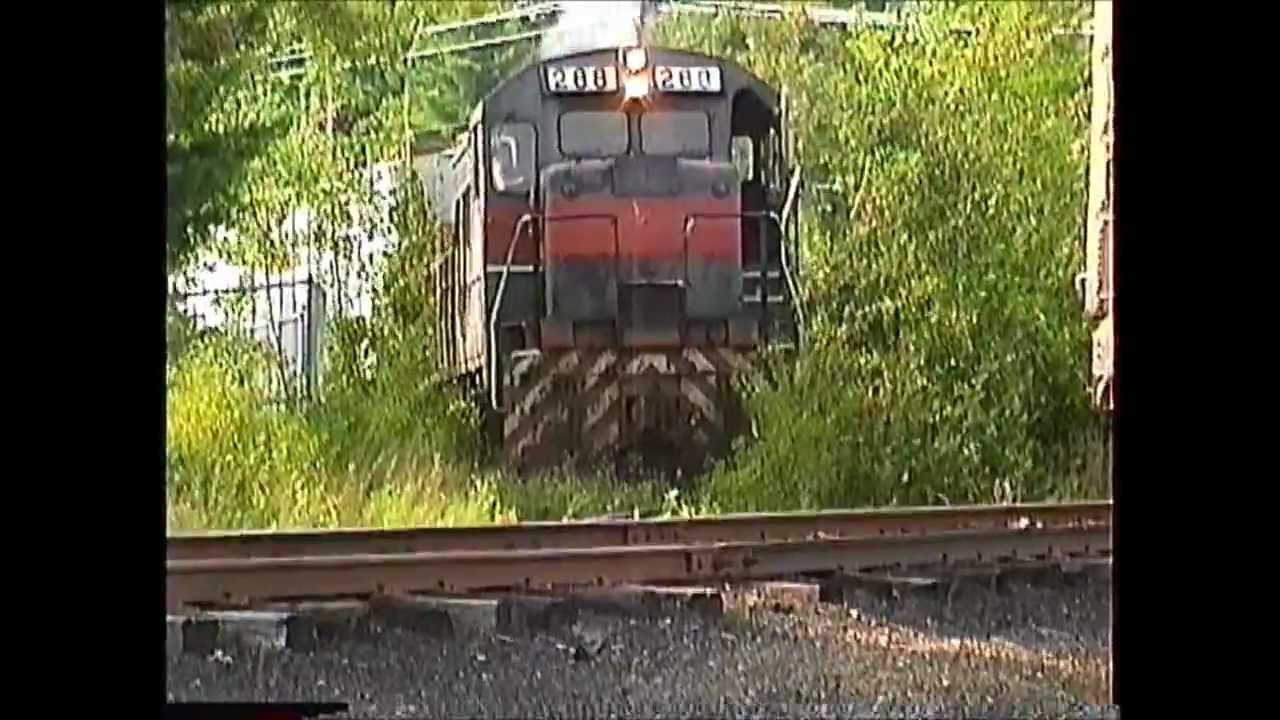 MEC U23B #288 works the M&L branch....plenty of smoke! 09/10/1992