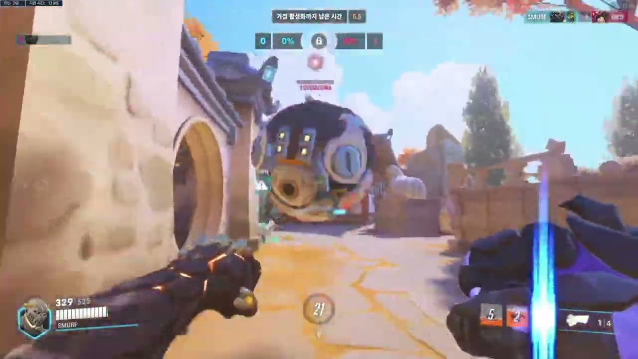 Falcons Smurf는 Falcons 팀원 Chiyo와 함께 Doomfist를 연기합니다.