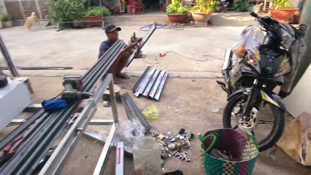 Khung trượt tự động và khung giếng trời mở tự động dạng tay đẩy 