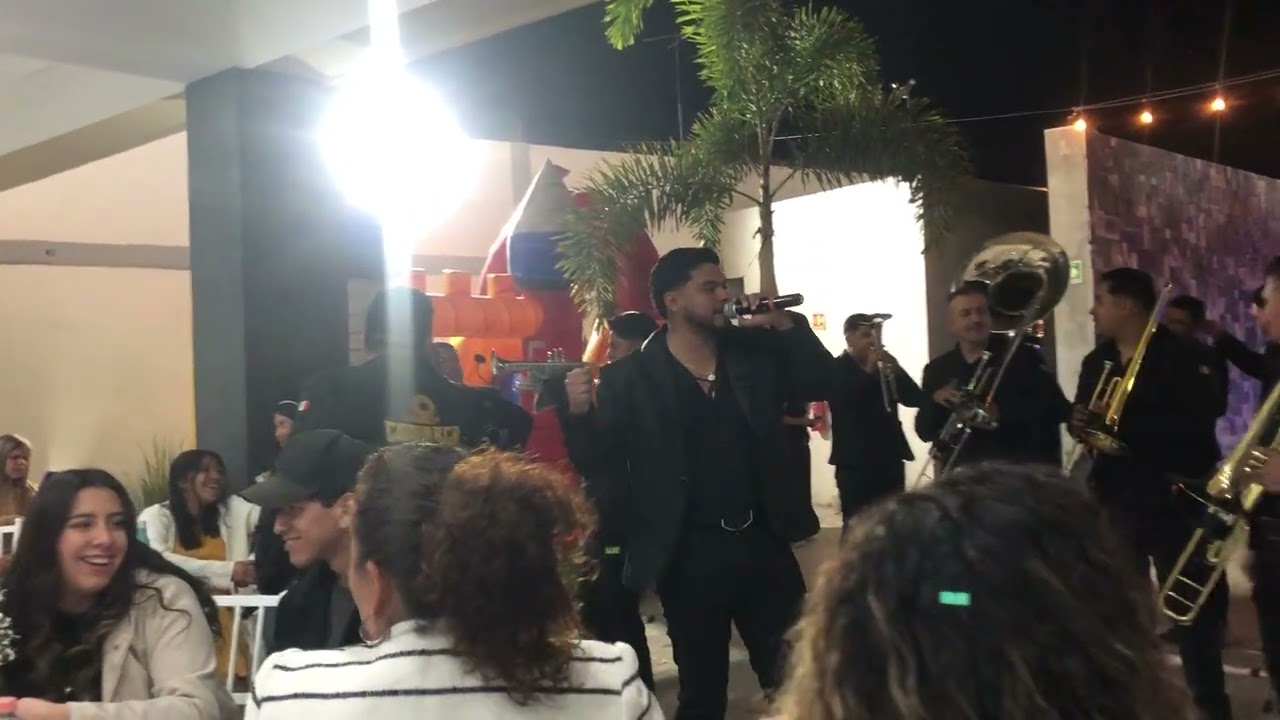 Muy buena fiesta y muy buena banda gracias mi Sebas por la invitación 