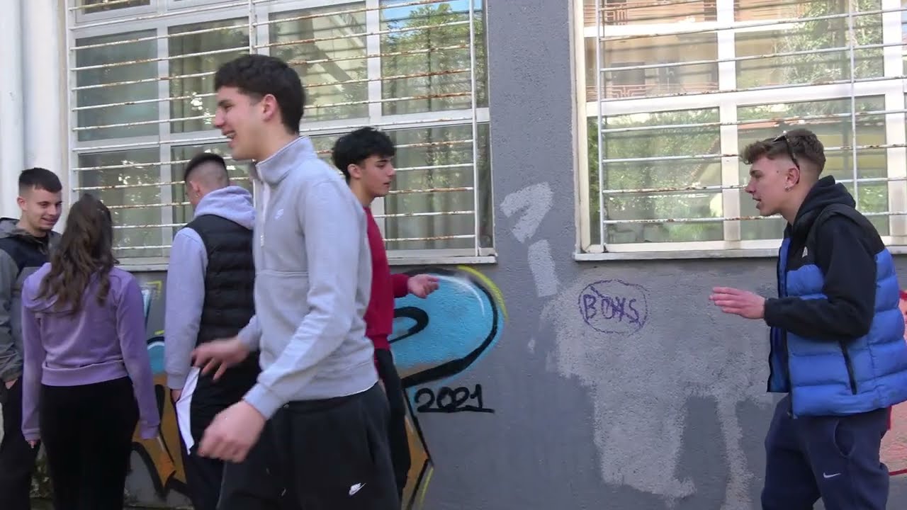 10' Πίσω / 1ο ΓΕΛ ΠΕΥΚΗΣ