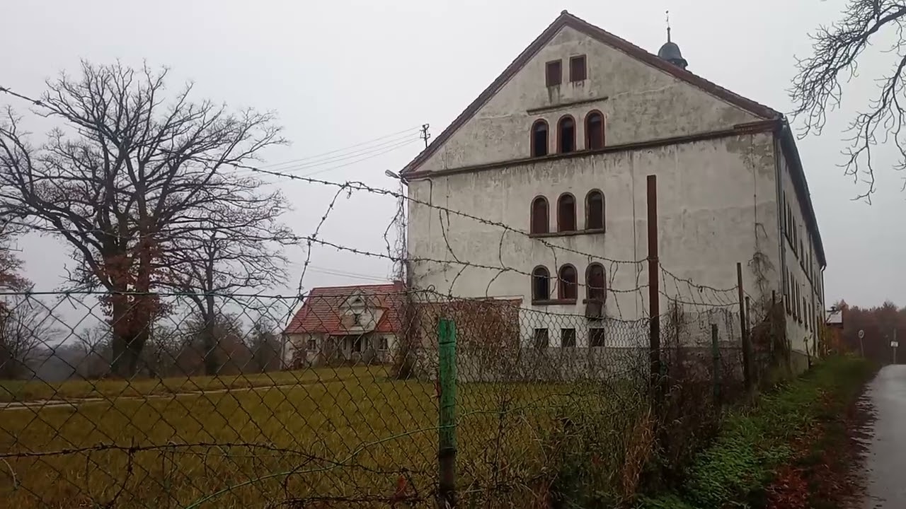 Pałace w Kamieńcu Suskim i Klecewie