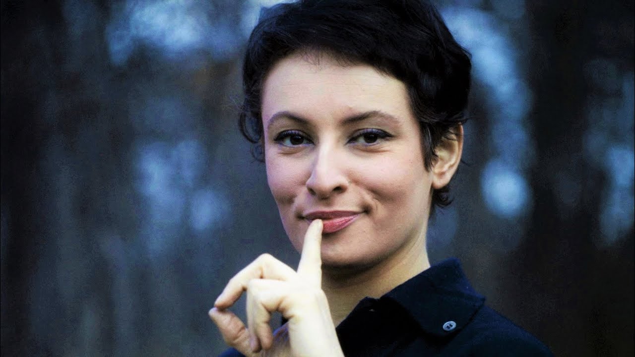 BARBARA - JOYEUX NOËL - Heureuse elle se fit légère, au creux de son bras !