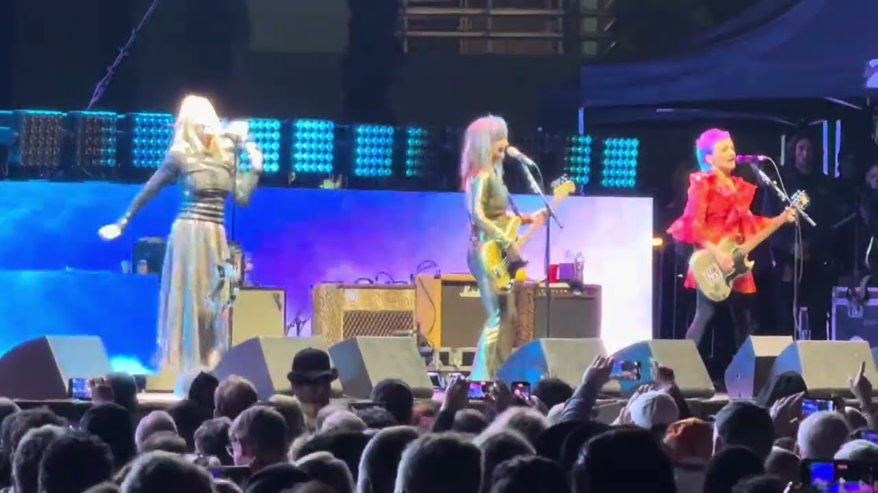 The Go-Go’s - Vacation (live at Cruel World 5/17/25)