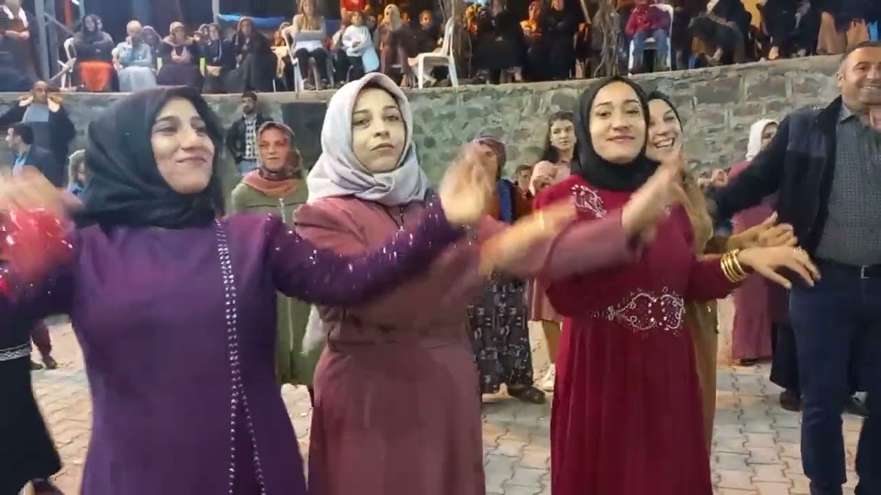 kına gecesi dediğin böyle olmalı muhteşem bir köy düğünü. POLATSAZ GRUBU MAHMUT POLAT