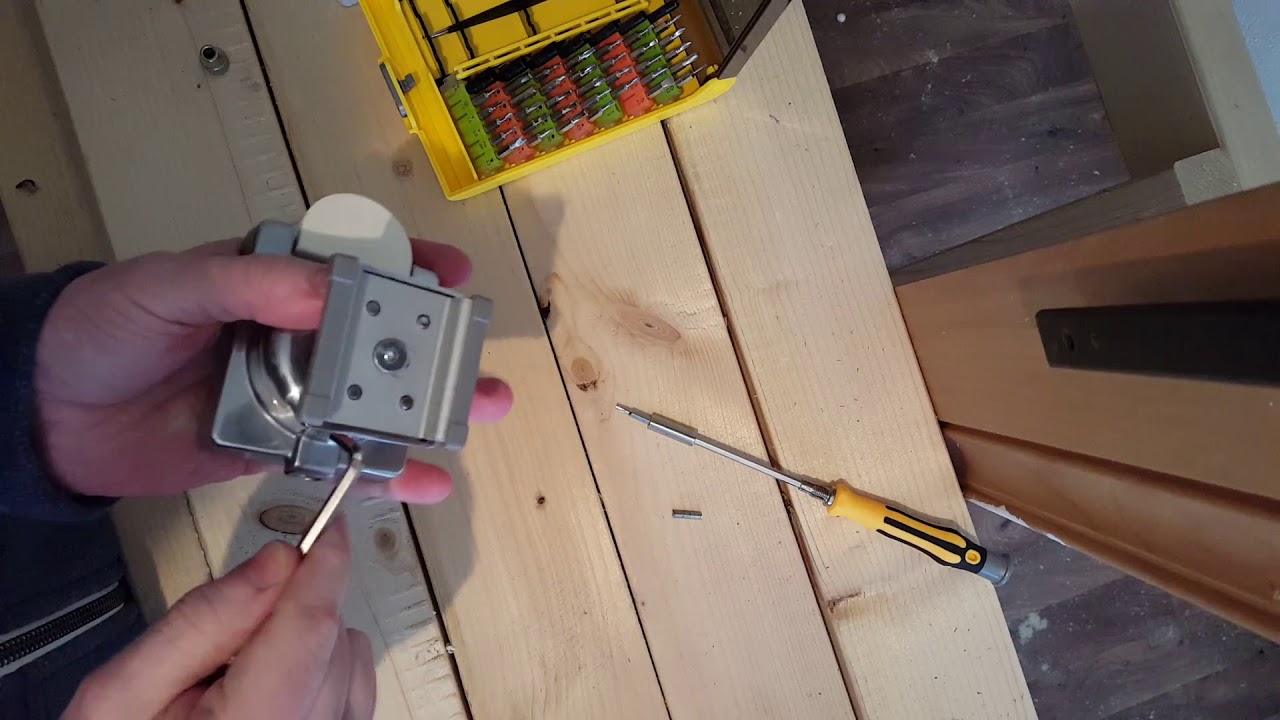 Humanscale monitor arm stuck