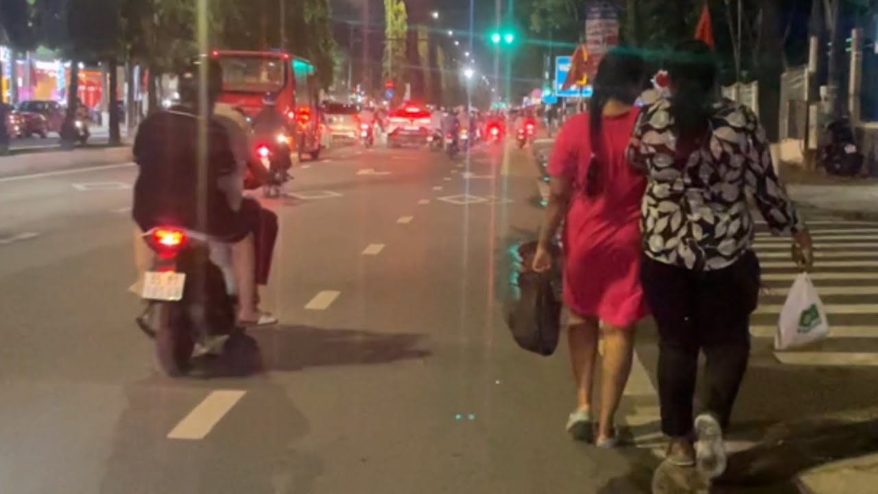 Can Tho Night Walking Tour | Nguyen Van Cu Street Bright Lights 7:25 PM | Vietnam 4K 60FPS
