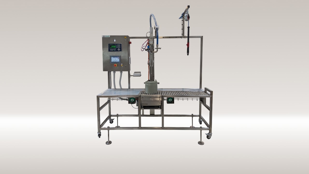Table pondérale pour le conditionnement d'huiles concentrées en contenants de 100 g à 10 kg