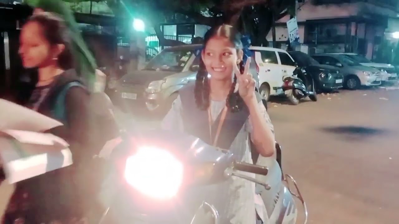 Mi skuty kishalte🛵 मी स्कुटी शिकते मी कशी स्कुटी चालवली आहे ते पहाच 🙄🙄
