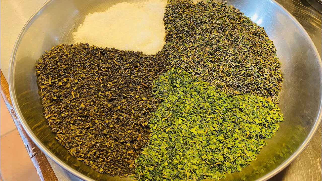 Il trito di erbe. un amico in cucina ￼