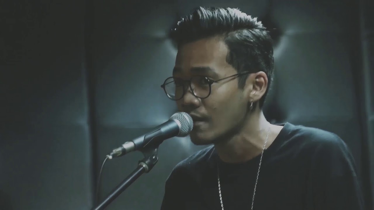 Maroon 5 - Sunday Morning Cover by Rio Riezky [Kongkow Bareng]