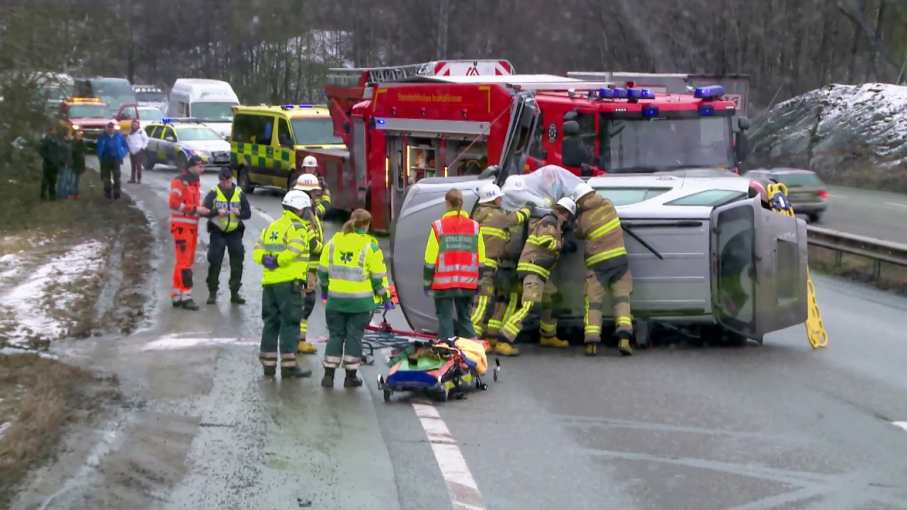 Vägens hjältar säsong 2-  Gojan åker till kraschad bil på huddingevägen