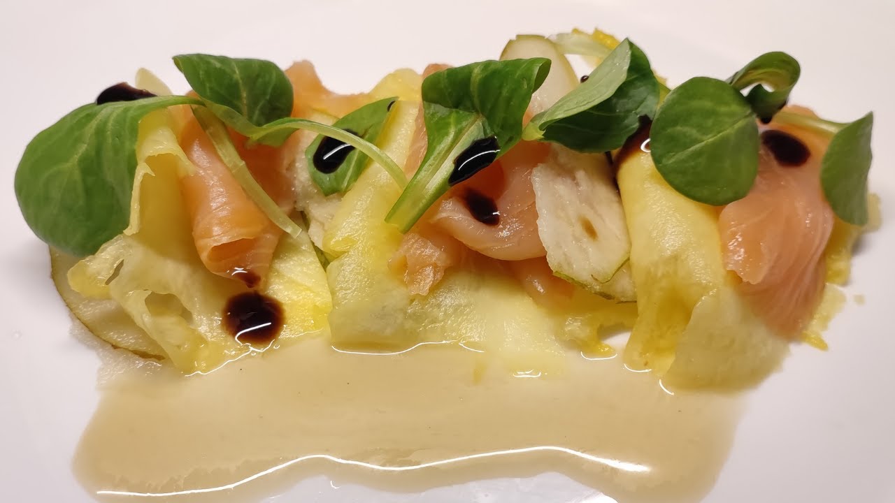 Salmone affumicato con pera e ananas