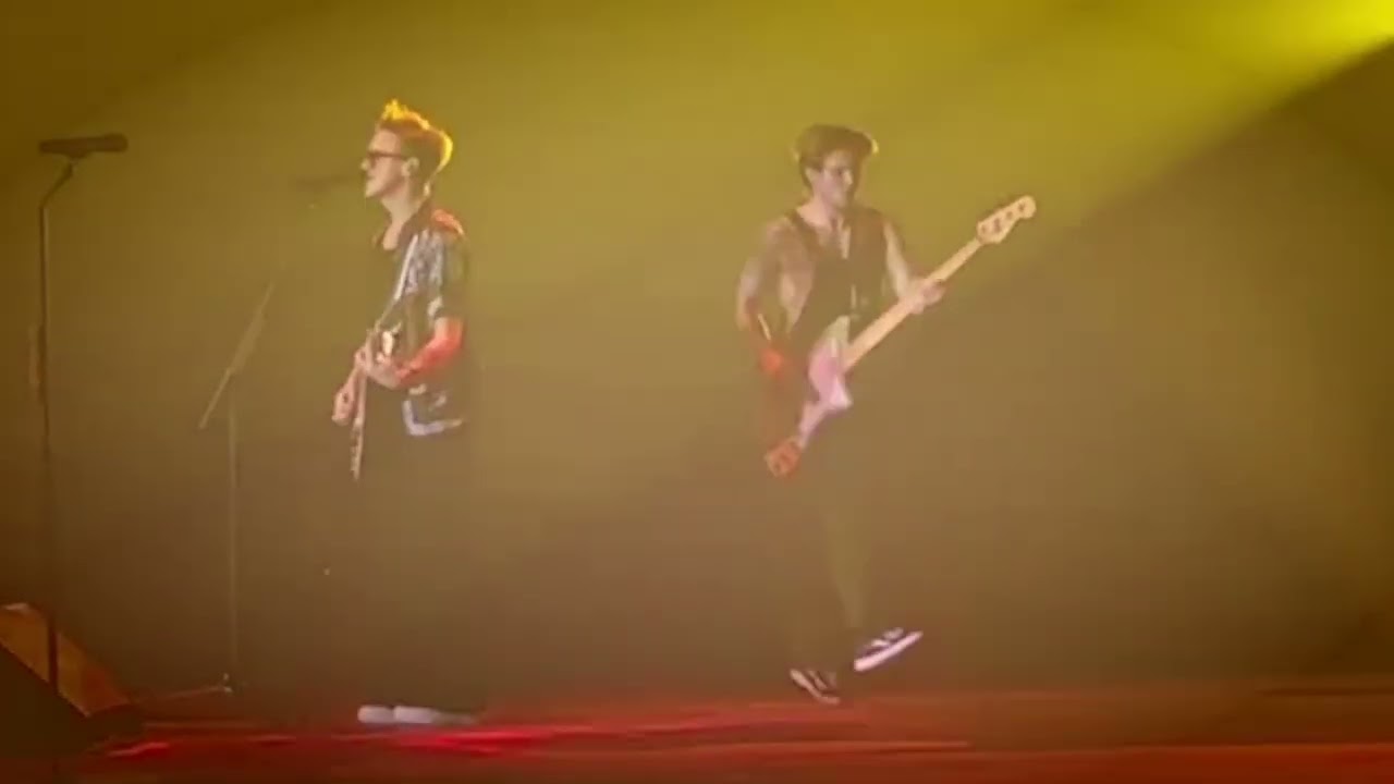 MCFLY - ROOM ON THE THIRD FLOOR 'BUSTED V's MCFLY' (SSE-ARENA, BELFAST) 22/10/25