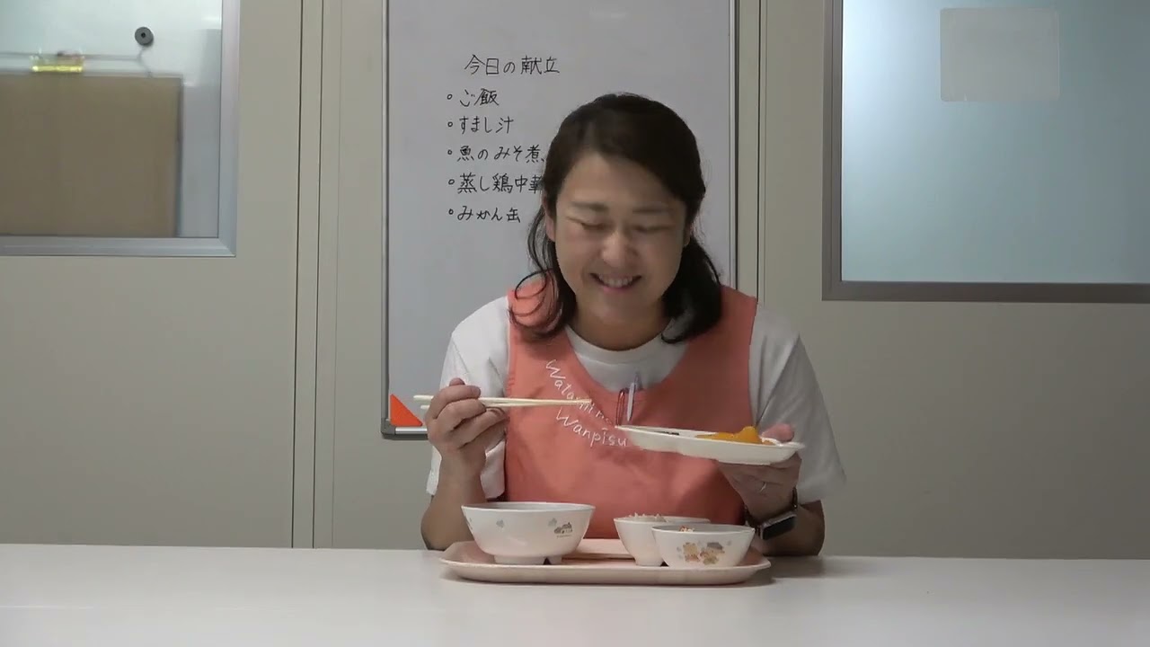ともべ幼稚園　今日の給食「魚のみそ焼き」を食べる