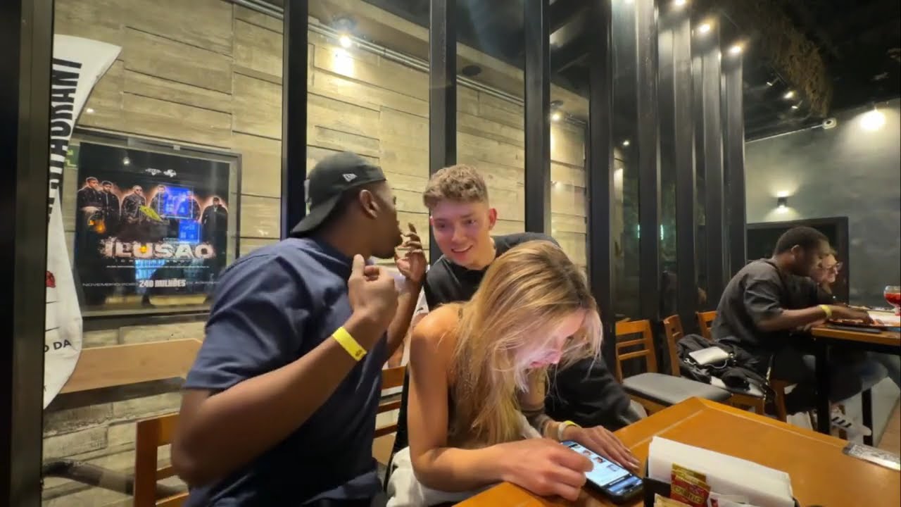 FONTINNELE LEVA O KOSKYNHO PELA PRIMEIRA VEZ NO BOLOLO RESTAURANTE!