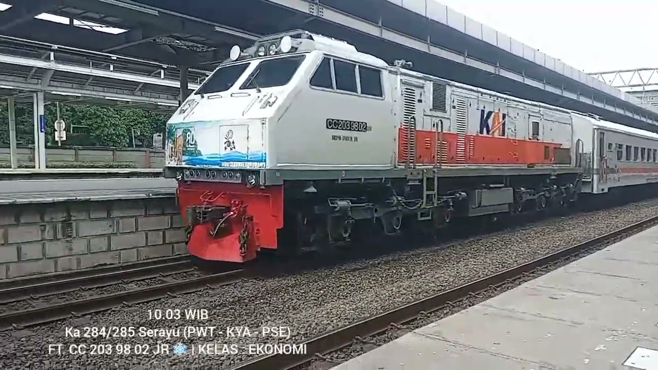 PASUKAN KERETA API PADATI STASIUN JAKARTA !! Lokomotif CC 201 83 48 SDT ❤💙❄ & CC 201 92 01 JR 