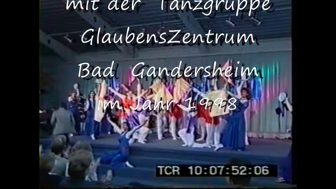 Opener mit einfacher, aber starker Choreo: Tanz-Tamburin-Flaggen: Lied: Sing Out: Ron Kenoly. 😃😃 !!!