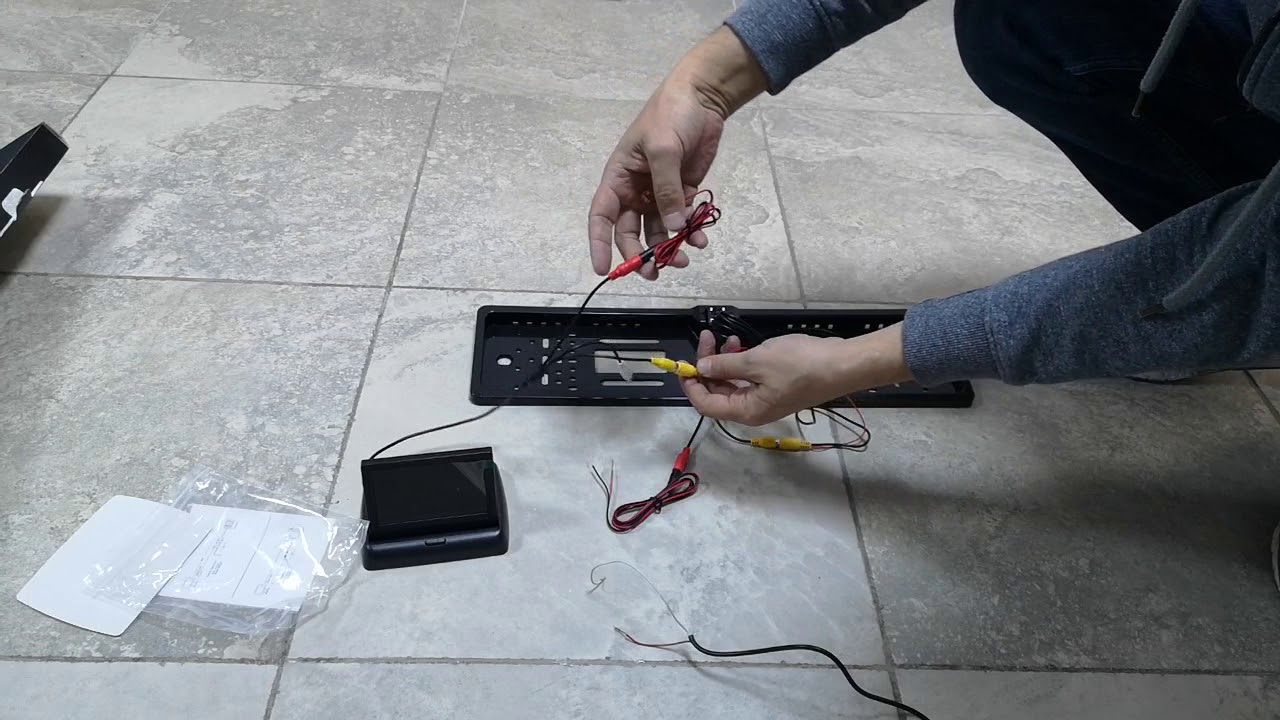 Suport numar auto cu camera marșarier și monitor