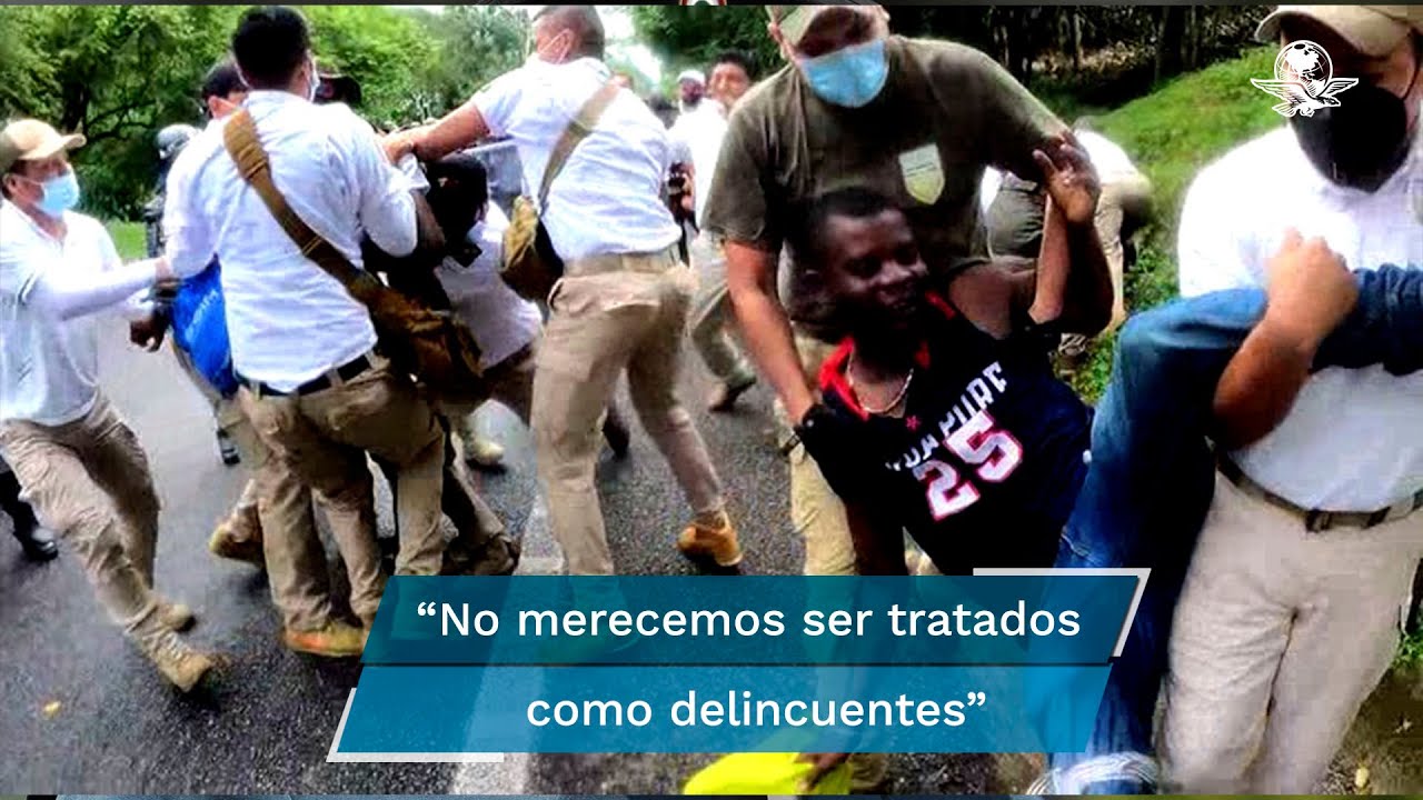 Caravana migrante choca de nuevo con muro de agentes en Chiapas
